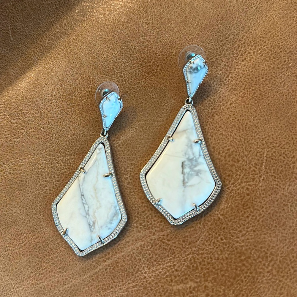 Kendre Scott Danielle Marble White Earrings!